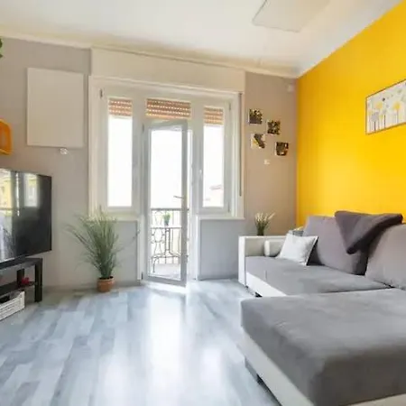 Apartment Hideaway With Balcony On Balzac