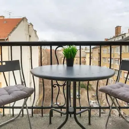 Hideaway With Balcony And Ac Lejlighed Budapest